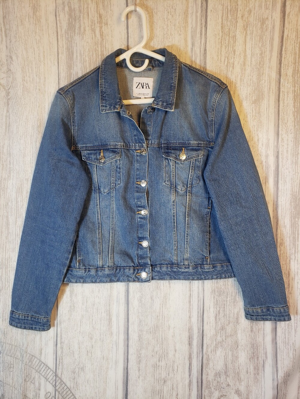 Zara blue washed denim jacket Classic button-front closure Size XXL